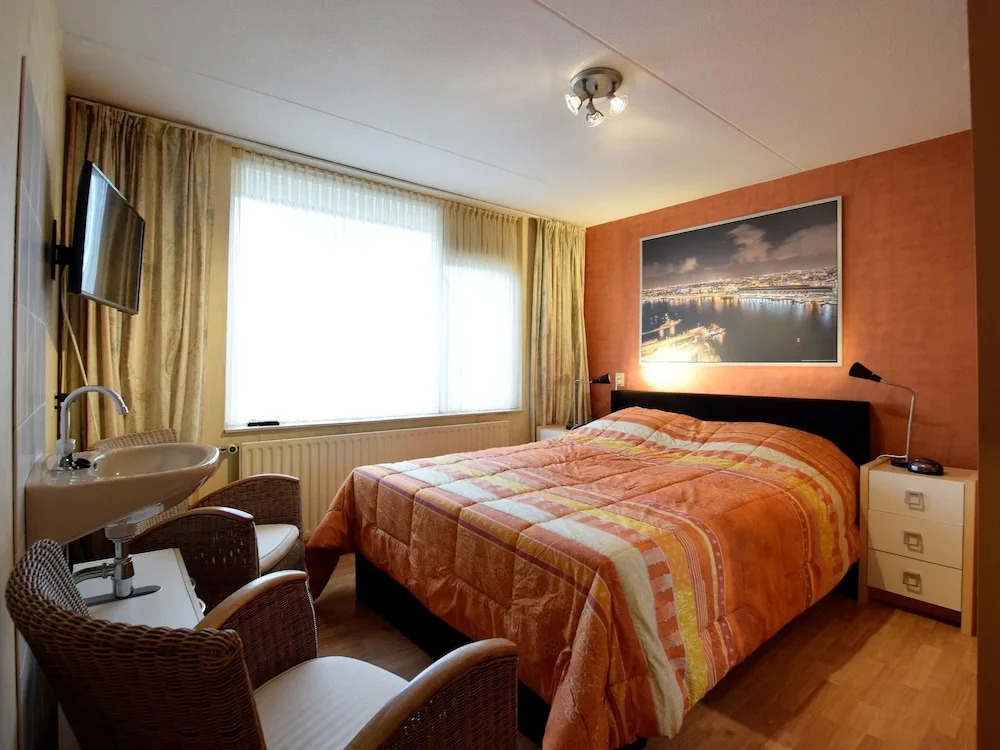 Lovely Holiday Home in Noordwijk With Garden