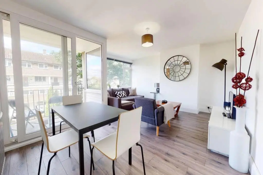 Amazing 3 Bedroom Flat - 4mins to tube station