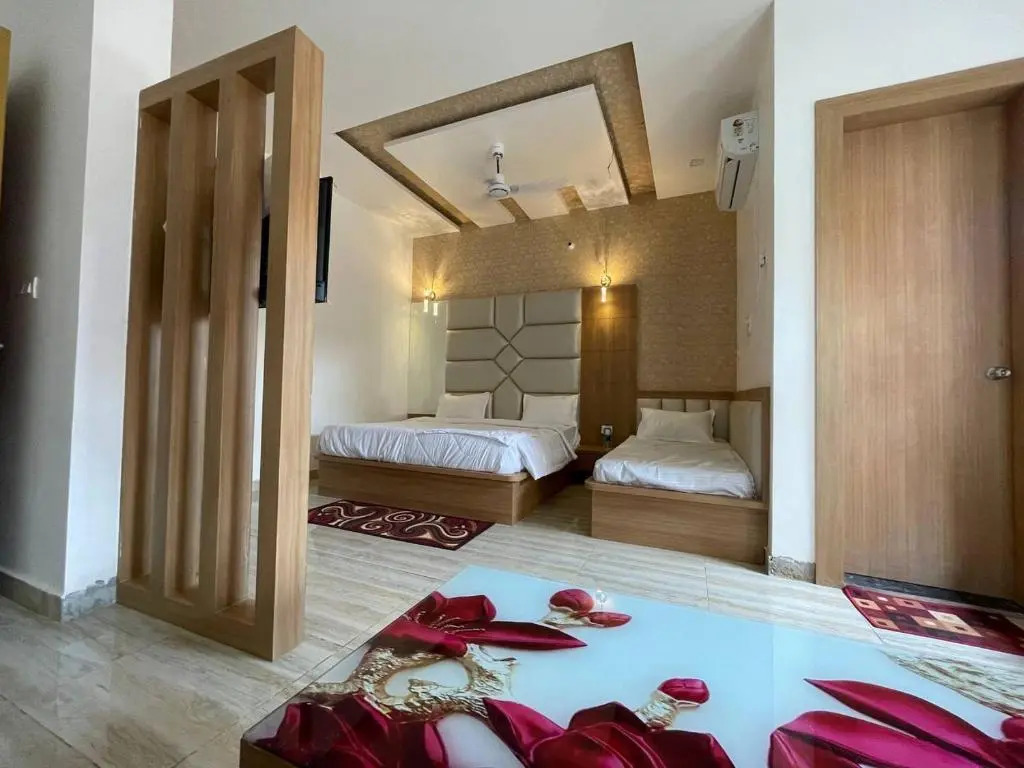 Hotel B P Emerald, Mathura