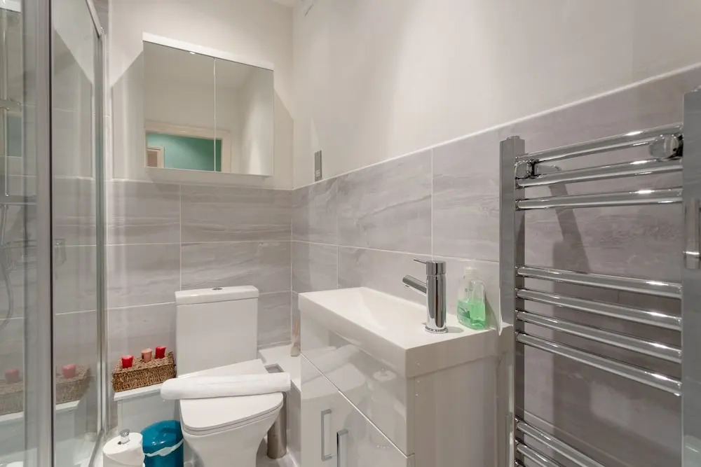 2 Bedroom Apartment With Garden in Chelsea