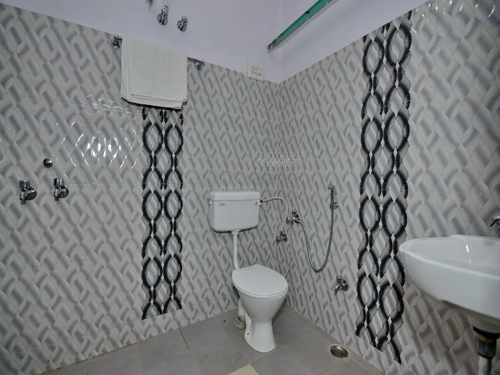 OYO 15984 Crown Plaza Heritage