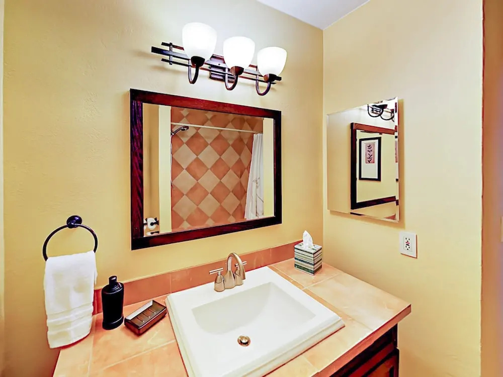 5630 E Waltann Lane Home 4 Bedrooms 2.5 Bathrooms Home