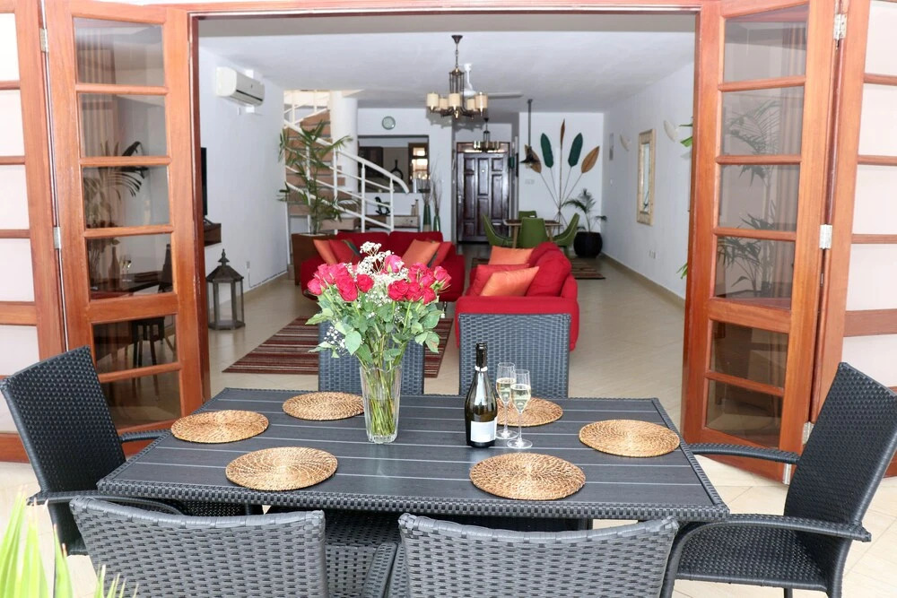 2 Bedroom Apartment With Pool and Views