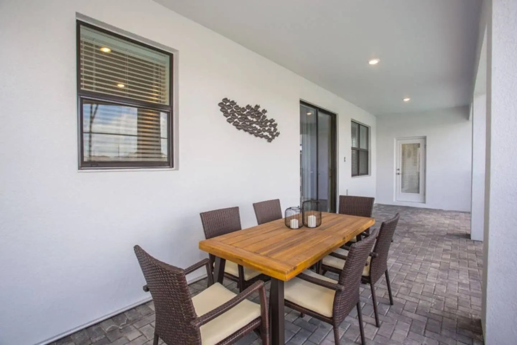 Splendid home with private pool and game room near Disney