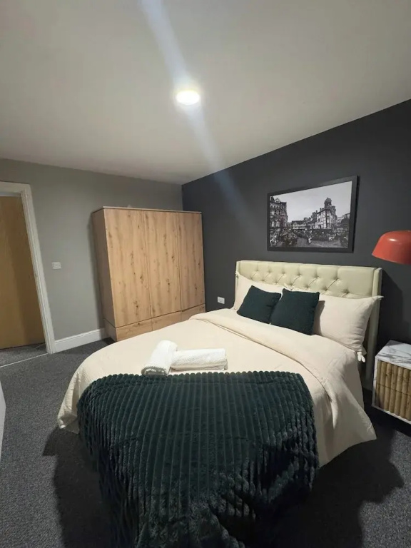 Modern 2 Bedroom City Oasis in Manchester