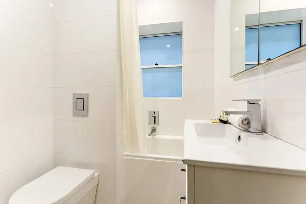 Beachside Living in Modern 2 Bedroom Apartment
