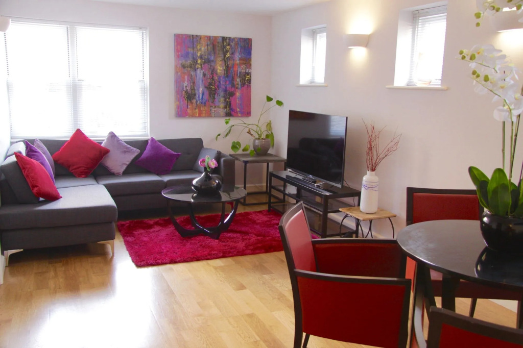 Lux Living Apartments - Marino Place