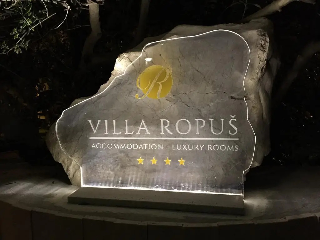 Rooms Villa Ropuš