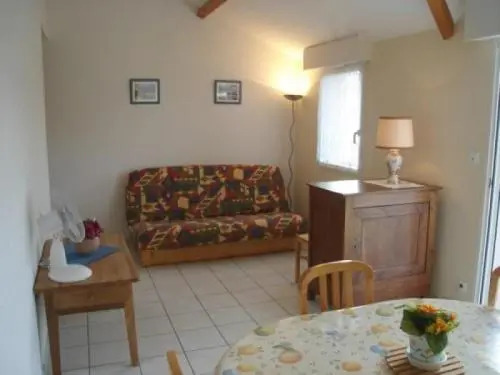 Rental Apartment Dans Cadre Arboré Et Calme, Très Agréable Studio
