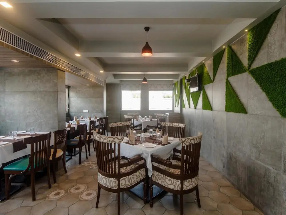 OYO 13468 Hotel Jai Malhar Residency