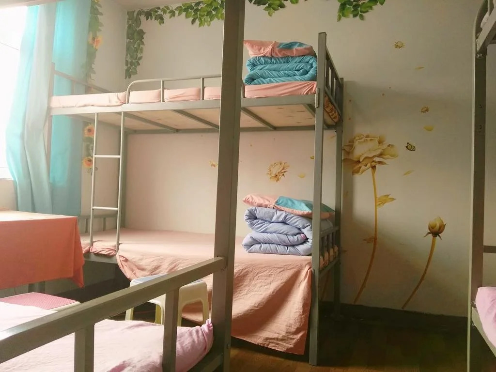 SevenColor Space Hostel