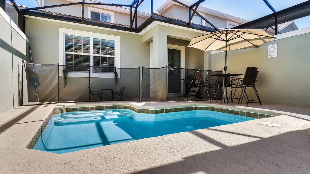 5 Bedrooms 4 Bathrooms Storey Lake 4813 Ml