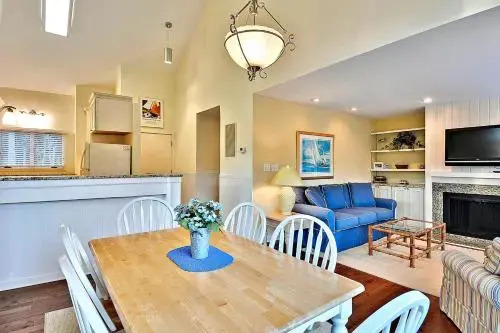 4585 Parkside Villa by Akers Ellis Rentals