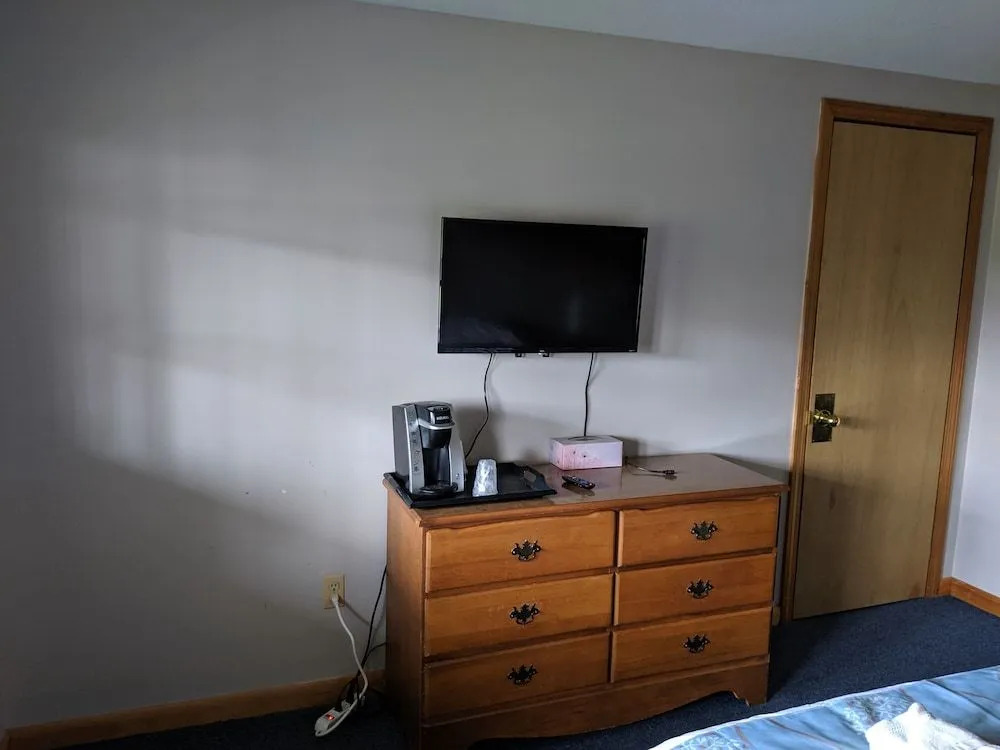Lake Shore Farm Inn