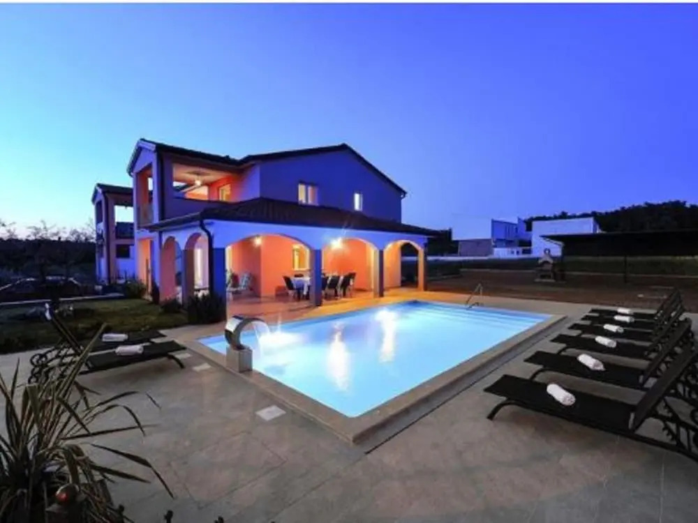 Modern Holiday Home in Novigrad With Swimming Pool