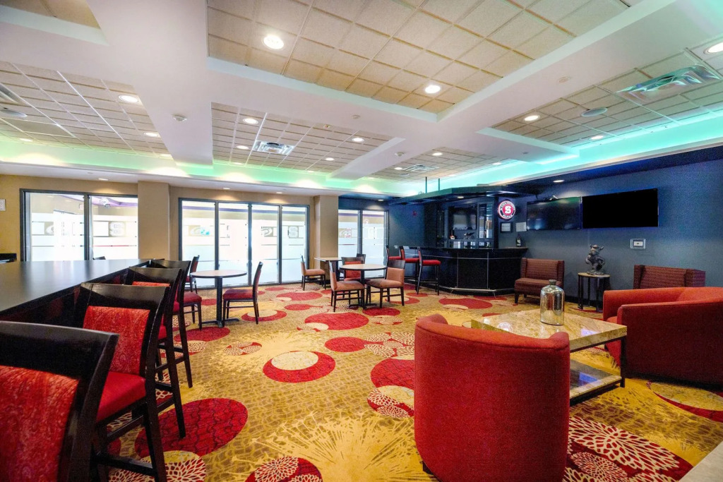 Holiday Inn Express & Suites Raleigh West - Lenovo Center by IHG