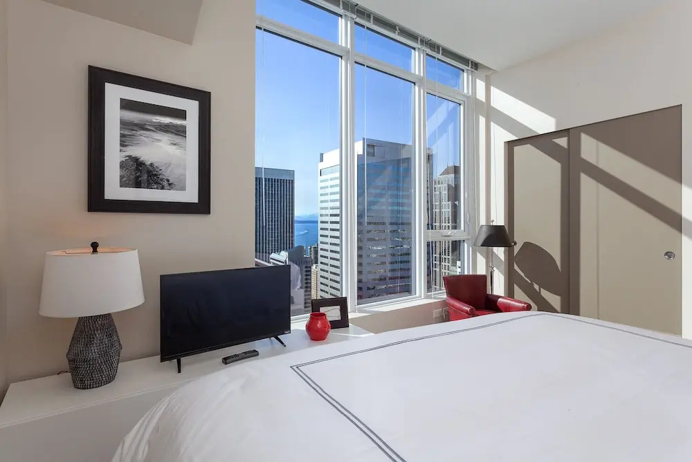 Luxe Hubs Corporate High Rise Apartments on Pine