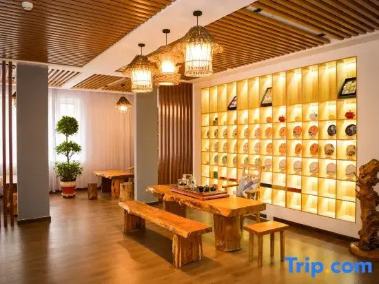 Yining Silk Road Pastoral Song Chenwai City Hotel
