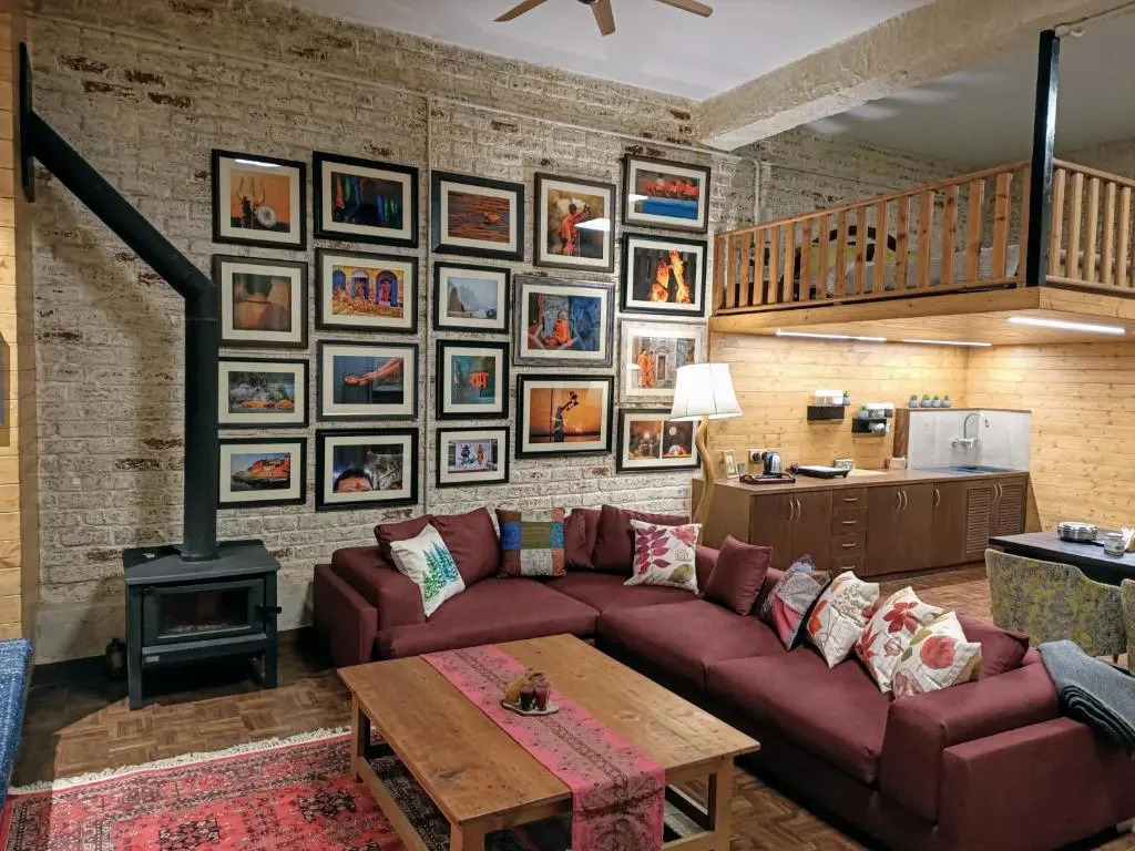 SaffronStays Ekam Walnut Suite, Chail