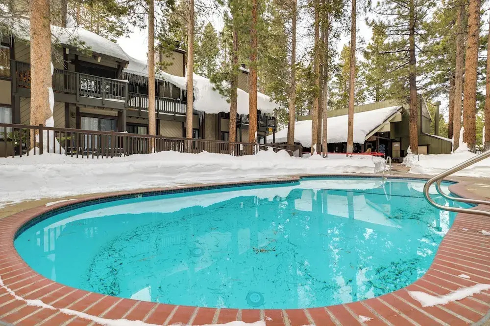 Mammoth Lakes Condo ~ 5 Mi to Mammoth Mtn!