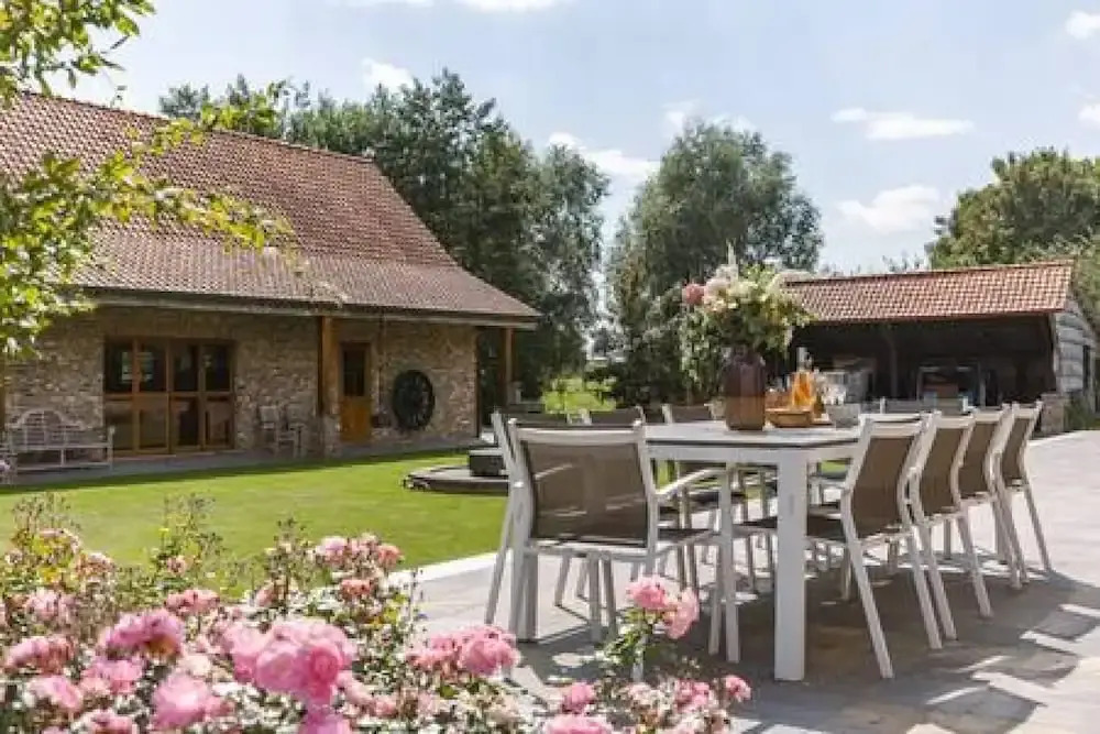 Quiet and Authentic Vacation Property With Pond