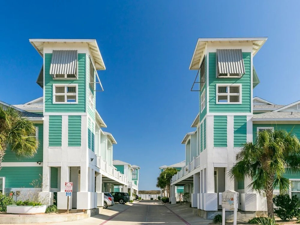 7 Meridian Condos 3 Bedrooms 2.5 Bathrooms Condo
