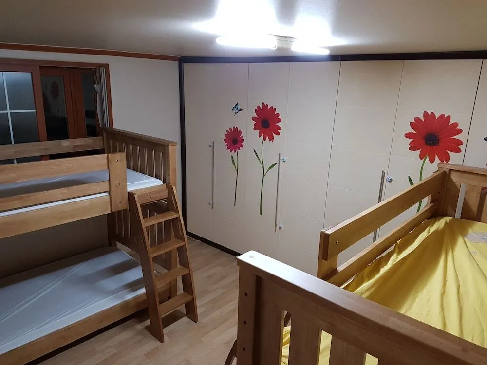 Kona House - Hostel