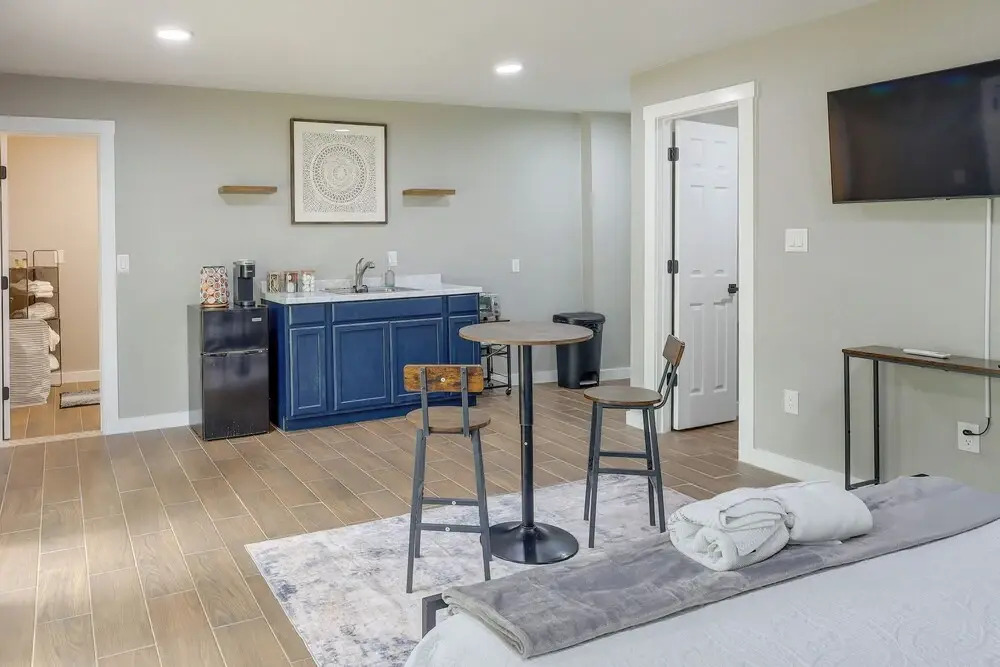 Pet-friendly Temple Guest Suite!
