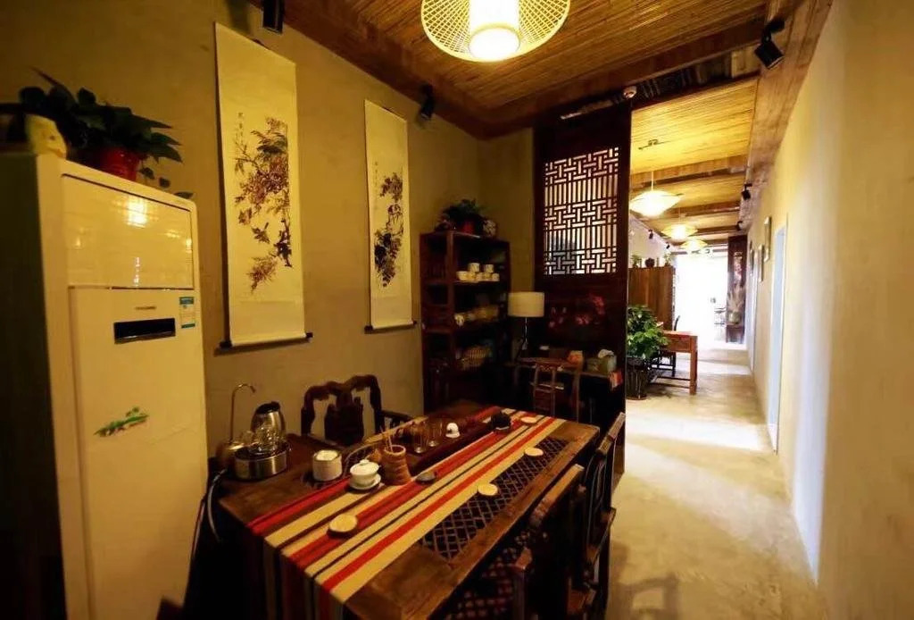 BingHe Street Art Hostel