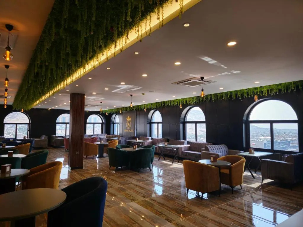 Sarok Hotel