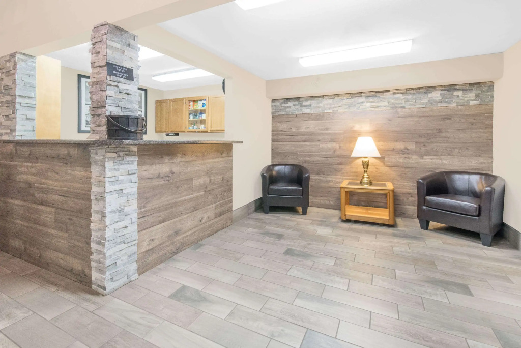 Super 8 by Wyndham Watertown