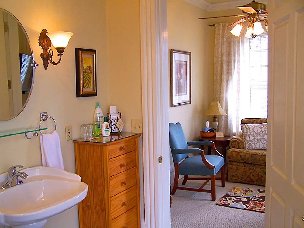 Chez Lyndon Manor