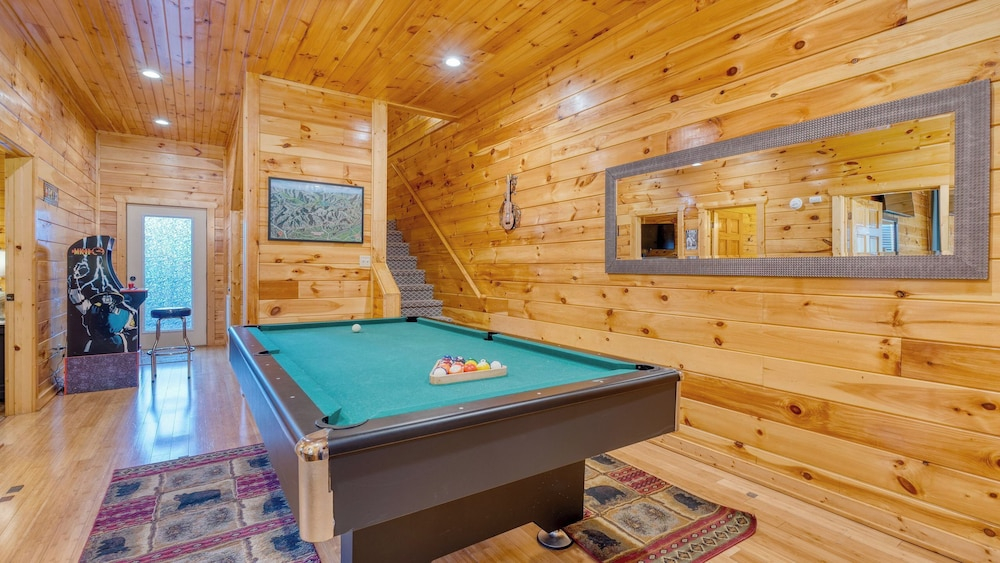 Bear Cove by Avantstay Hot Tub + Pool Table!