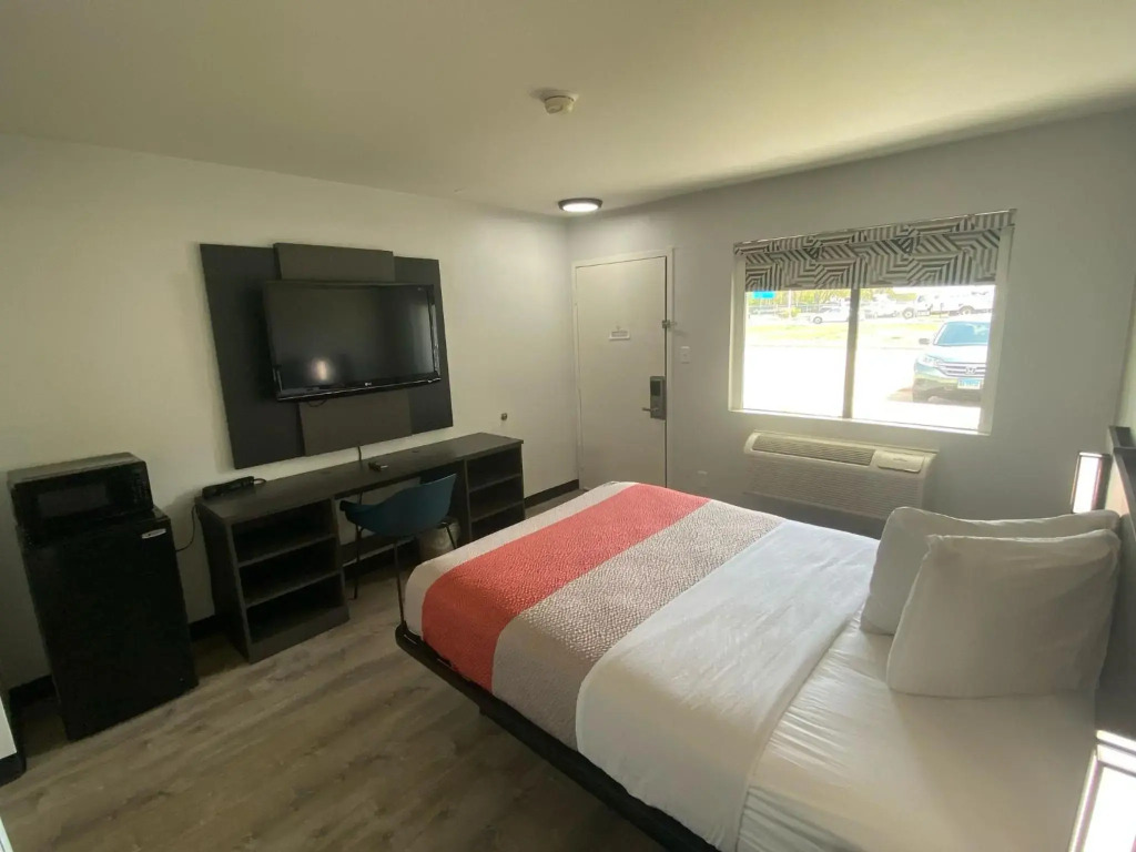 Motel 6-Windsor Locks, CT - Hartford