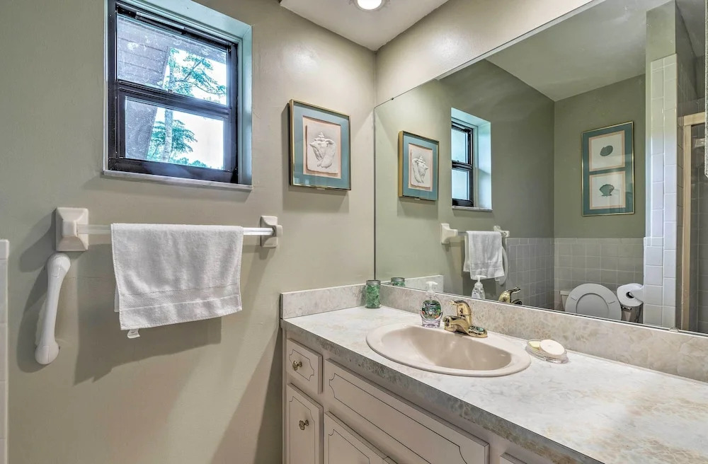 Riverfront Dunnellon Home w/ Dock & Solarium!