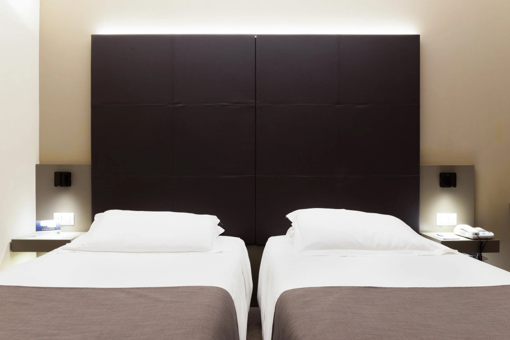 City Hotel & Suites