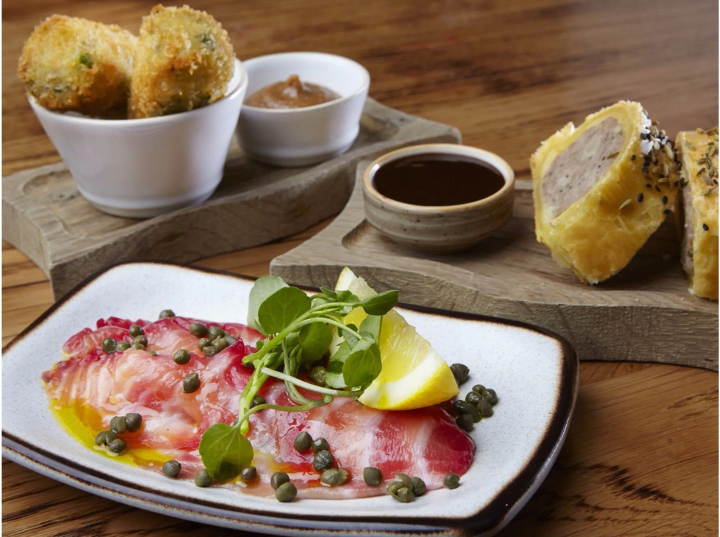 The Plough Inn & Cottages