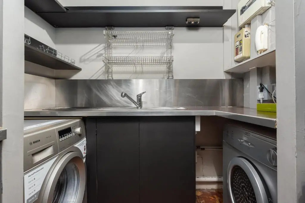 Wolroy House Apartments