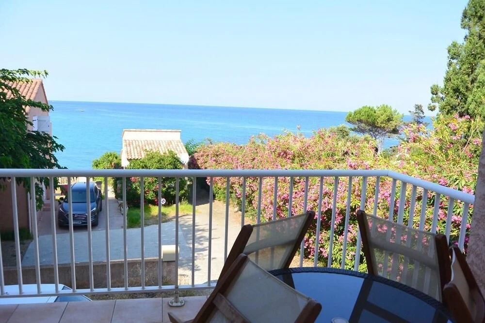 CARLOTTA- AT SEA Apartment 3