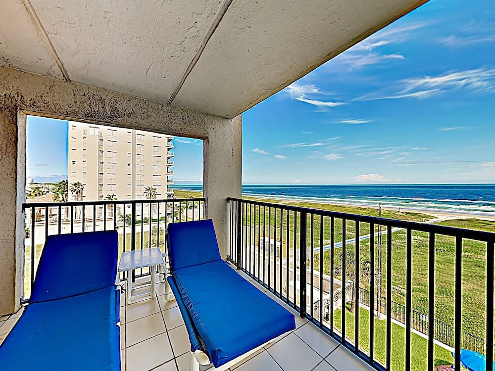 New Listing! Tranquil Corner Unit W/ Gym & Pools 3 Bedroom Condo