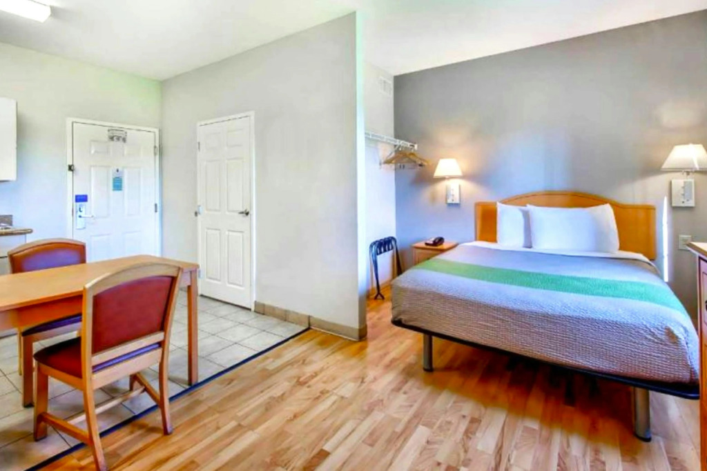 Oyo Townhouse Sulphur,LA Extended Stay I-10
