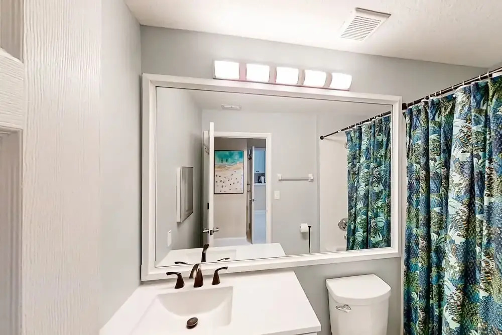Luxurious Oceanfront Condo With Private Balcony, 2 Pools, and Beach Access