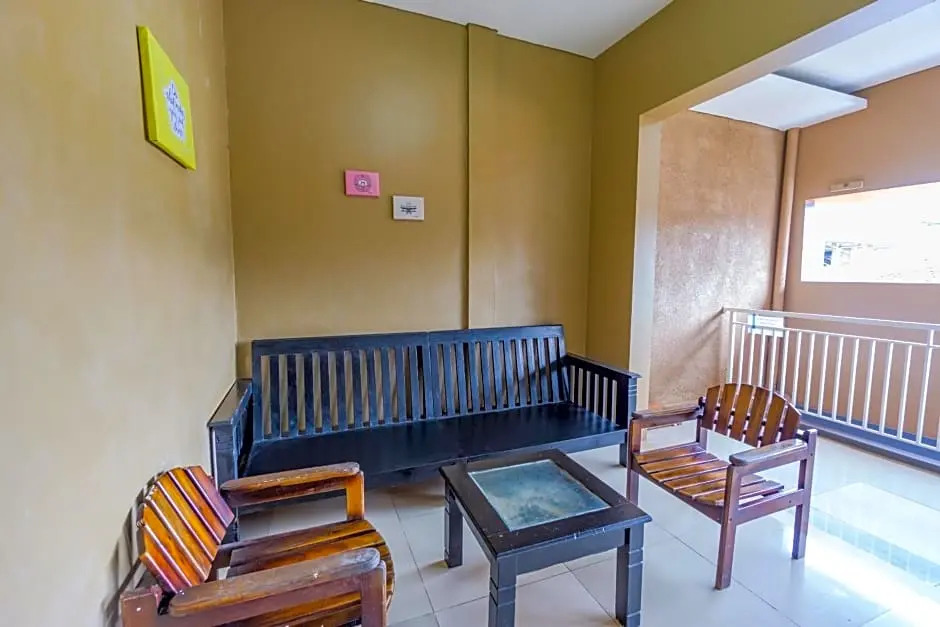 OYO Life 2866 Kost Syahira