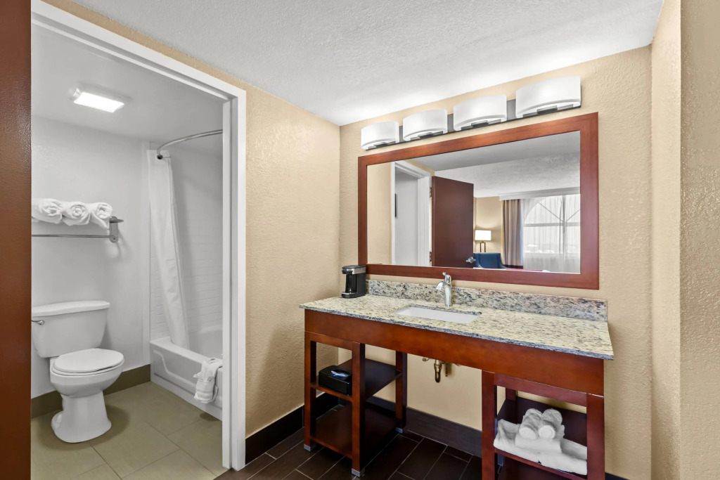 Comfort Inn & Suites Lakeland North I-4