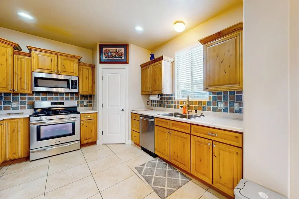 4BR Dog-friendly Mtn View Home w/ Grill & Yard