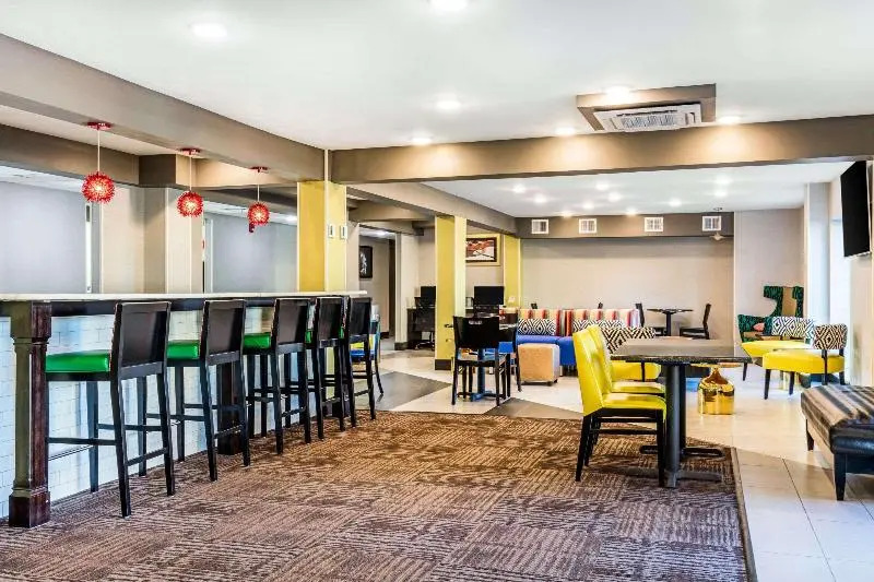 Comfort Inn & Suites Airport