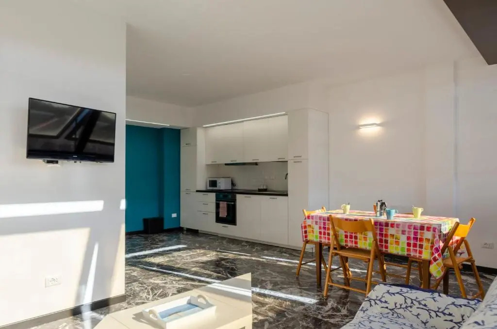 JOIVY Spacious Apt For 6, Near Train Station And Beach