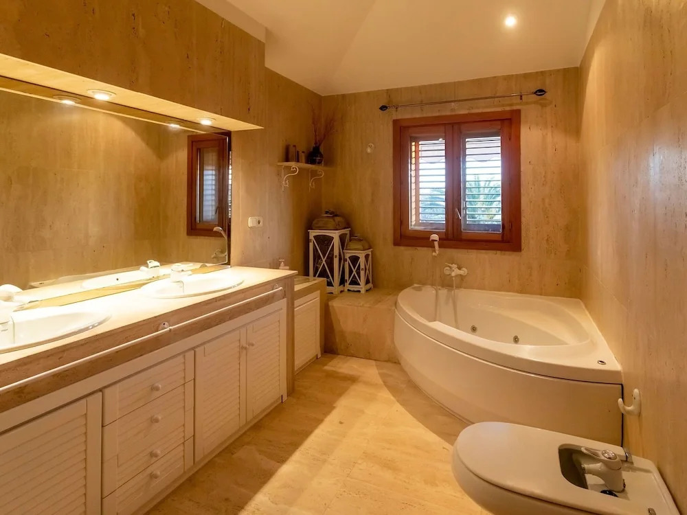 Fascinating Holiday Home in Villacañas With Swimming Pool