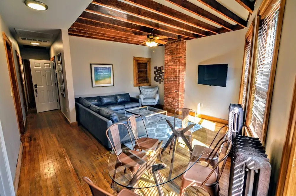3br, 1 Bath, Sleeps 6-8 3 Bedroom Apts