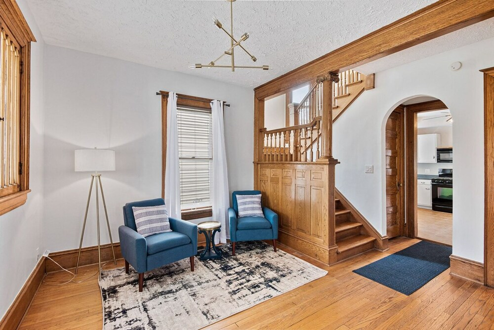 Historic Renovated Home Steps to Notre Dame 103